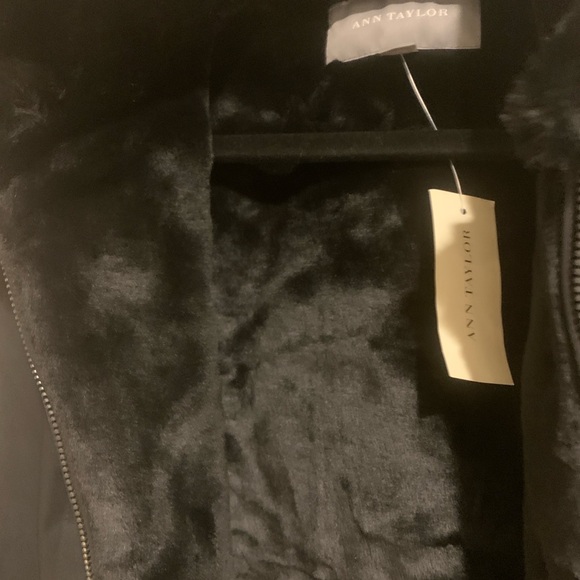 Ann Taylor Black Vest with Faux Fur Collar - Picture 4 of 8